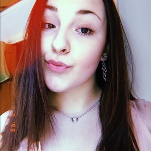 Meet your Posher, Chloe